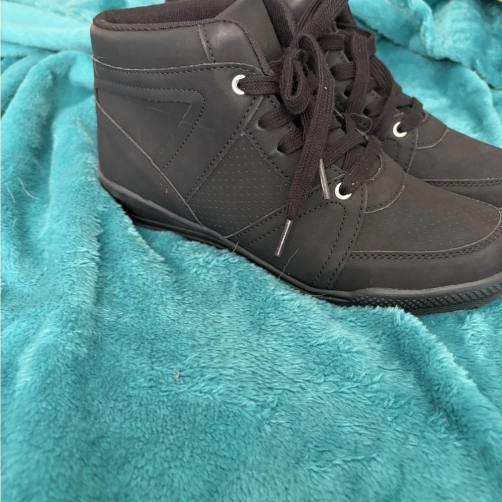 Comfortview Midnight Black High-Top Sneakers - Picture 5 of 8